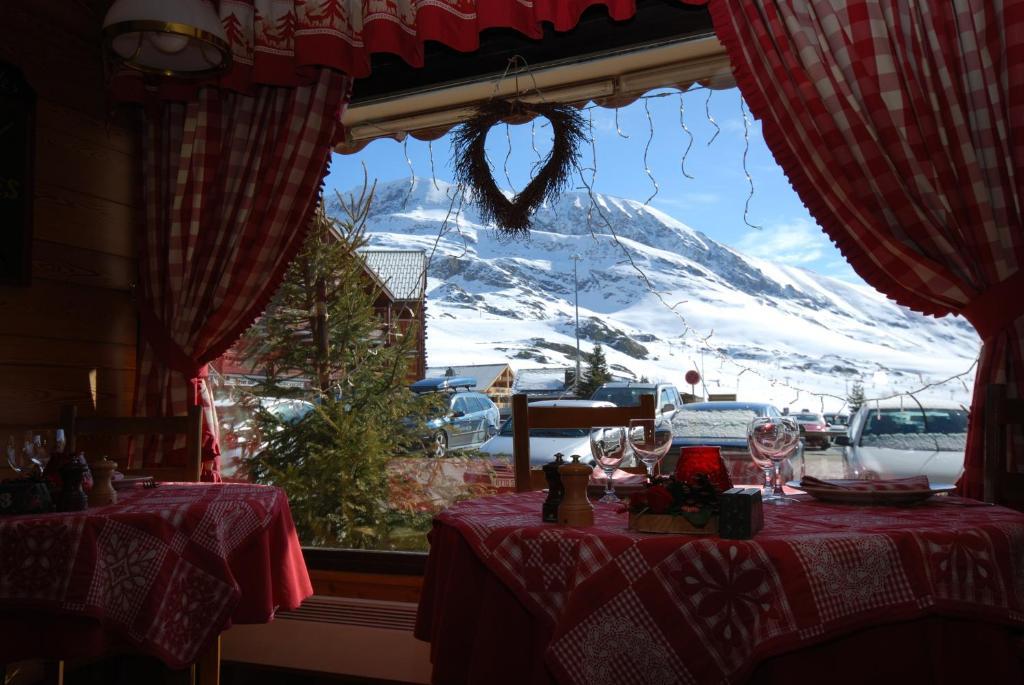 Hotel Le Dome Alpe d'Huez ภายนอก รูปภาพ